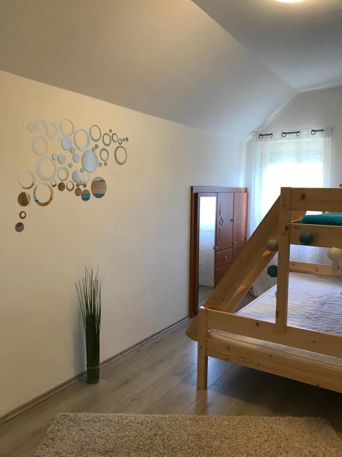 Viharsarki Apartman Gyula Exterior foto